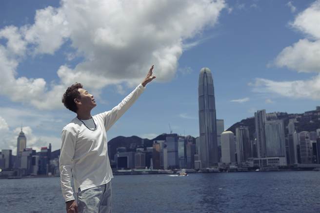 陶喆重返出生地香港拍摄新歌〈全世界会唱的歌〉MV。（伟大文化提供）