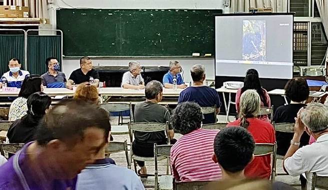 中寮居民与业者开协调会，强调业者若未依承诺改善，将发动抗争。（民眾提供／杨静茹南投传真）