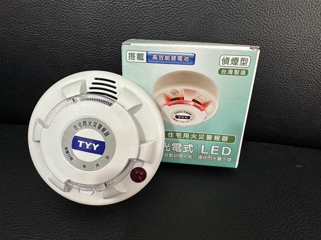 大有消防分队3名队员为了推广住警器，发挥巧思自导自演拍摄微电影。(消防队提供／蔡依珍桃园传真)