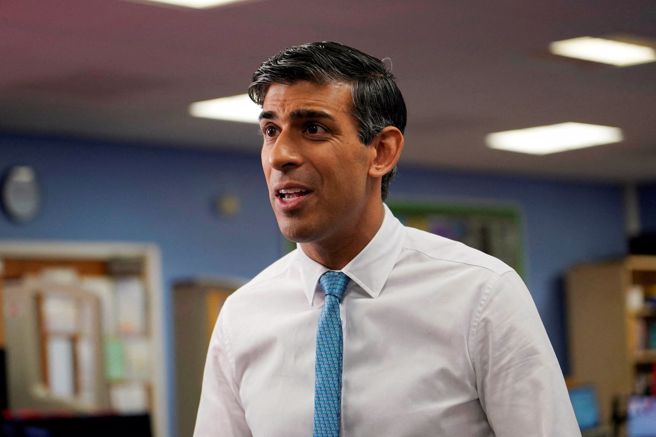 英国首相苏纳克（Rishi Sunak）5月表示，英国脱欧正在带来好处，提及他主打的自由港与削减增值税（VAT）政策，他称这将压低啤酒与卫生产品价格。(图/路透社)