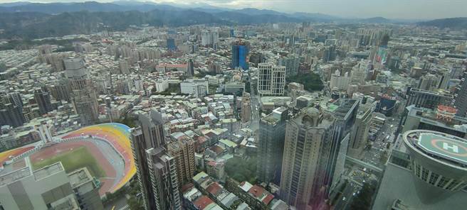 民进党发言人卓冠廷今再批国民党总统参选人、新北巿长侯友宜满口「居住正义」，但新北市却是六都唯一没有囤房税的直辖市。（陈慰慈摄）