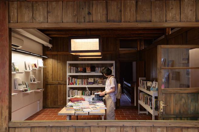 郭怡美书店让大稻埕更添人文底蕴，是文青最爱打卡的景点。（图／台湾光华提供）