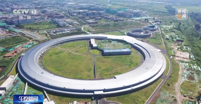 陸中科院中國科學院高能物理研究所所長王貽芳預告：這個專案將上中國太空站。圖為大陸國家重大科技基礎設施高能同步輻射光源預計在2025年驗收並投入運行。（大陸央視）