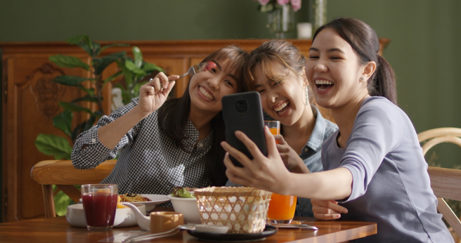 艾菲爾老師點名摩羯座、雙子座及獅子座，在人生下半場會活得相當精彩。（示意圖／Shutterstock）