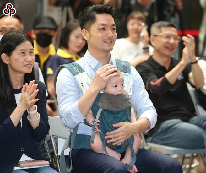 台北市民政局18日宣布生育獎勵金加倍的福利政策，將溯及既往至台北市長蔣萬安上任當天，也因此蔣萬安1月出生的「三寶」也在受惠範圍內。（王英豪攝）