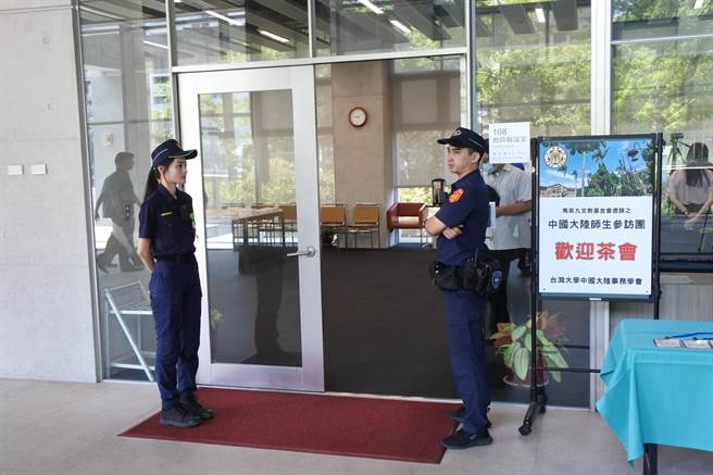 馬英九文教基金會邀請大陸學生來台參訪，今日上午參加由該校政治系相關學生社團「中國大陸事務學會」主持的閉門座談。（朱紹聖攝）