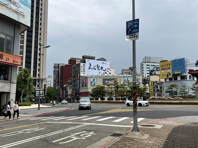 新竹分署指出，对未停让行人的违规裁罚案件必将列为优先严格执行对象。图仅为示意，与新闻当事人无关。（本报资料照）