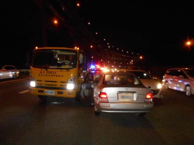 李姓老翁因逆向误上国道造成擦撞事故。（警方提供）