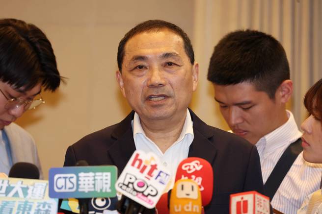 國民黨總統參選人、新北市長侯友宜（圖）19日出席新北市市政會議，並於會後受訪。（劉宗龍攝）