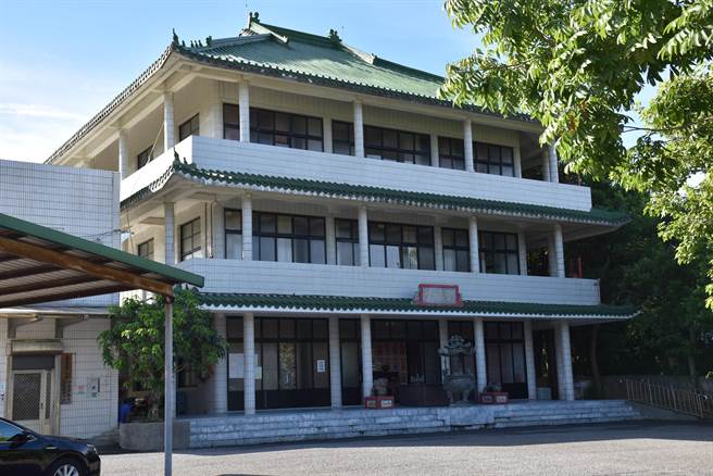 后龙镇公所第1灵骨塔「聚福堂」塔位已近满额。（谢明俊摄）