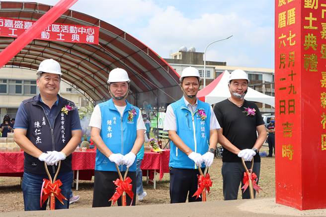 苗栗县长锺东锦、立委徐志荣、苗栗市长邱镇军等人主持动土典礼。（苗栗县政府提供／李京升苗栗传真）