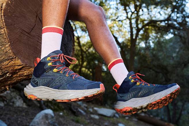 HOKA Anacapa 2 Mid GTX台湾定价7480元、Anacapa 2 Low GTX台湾定价6480元，标榜拥有多款配色及兼顾机能性。（HOKA提供／朱世凯台北传真）