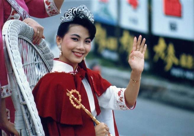 「摸腿、解胸罩、蹭奶」 前中国小姐控选美主办人性骚-四季巴士