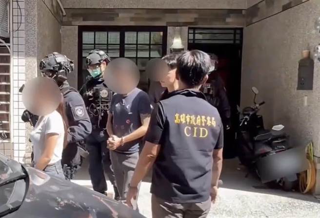 警方破获藏身在高雄苓雅区的「出金水房」。（翻摄照片／高雄洪靖宜传真）