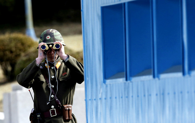 南韩媒体指出，闯入北韩的美军二等兵金恩曾踹南韩警车、飙骂韩国人。图为驻守板门店的北韩士兵。（资料照／美联社）