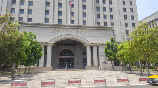 桃园市中坜区发生女移工命案，怀疑是同为移工的男友涉嫌杀人，目前凶嫌已经在桃园地检署复讯。（赖佑维摄）