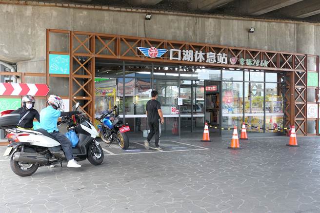 西滨快唯一休息站云林县「口湖休息站」成旅游热点，将增设电动车充电桩等设备。（张朝欣摄）