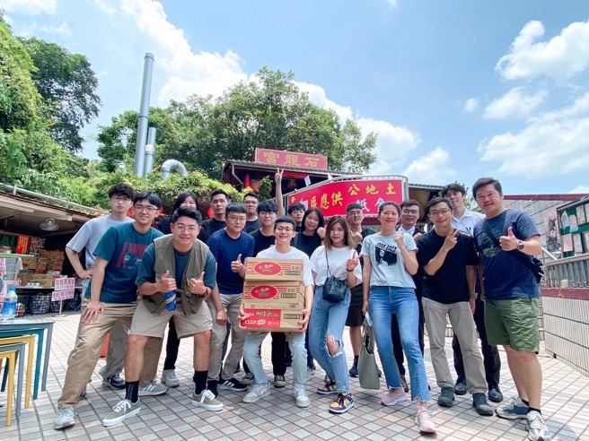 
永慶不動產台中向上模範加盟店每周舉辦運動日，讓夥伴在努力拚業績的同時，也能藉由運動紓解壓力。(圖片來源：永慶房產集團)
