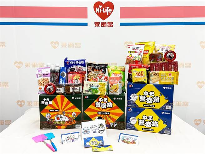 萊爾富與「微疼」推兩款中元普渡箱，分別為399元9件入的「經濟實惠組」與699元17件入的「澎派誠心組」。（萊爾富提供／朱世凱台北傳真）