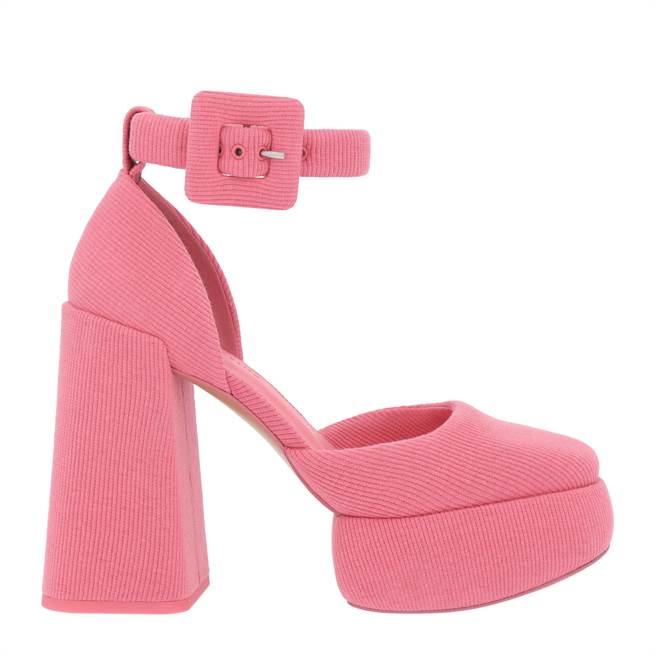 CHARLES ＆ KEITH Sinead方釦繞踝高跟鞋，2390元。（CHARLES ＆ KEITH 提供／林欣儀台北傳真）