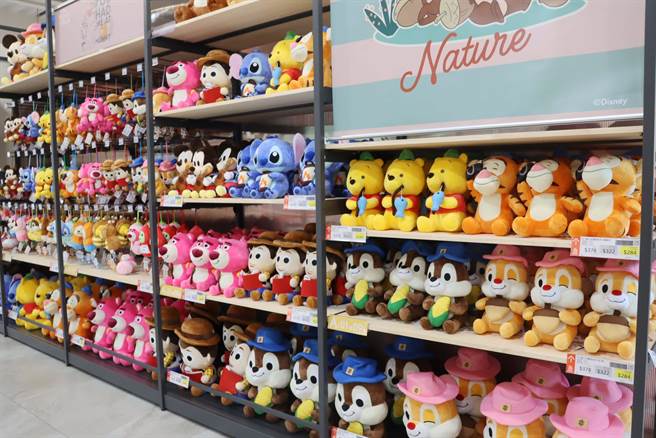 「KHTOY旗舰馆」，10大主题展，全区占地600多坪，3层楼卖场设计有如玩偶百货公司。（吕妍庭摄）