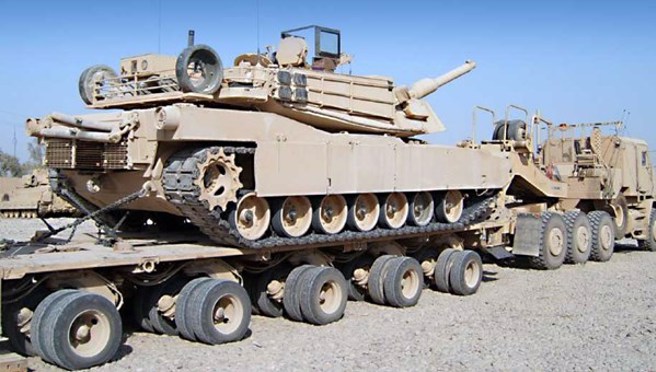 在平板车上的M1A1坦克。(图/ leonardodrs)