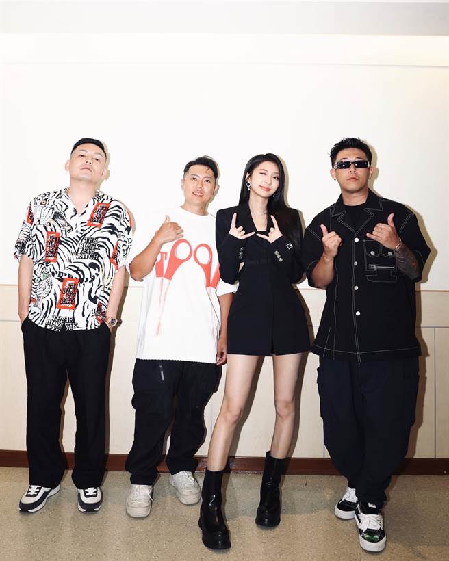 陈华日前与玖壹壹同台合唱。（鲔鱼肚影音提供）