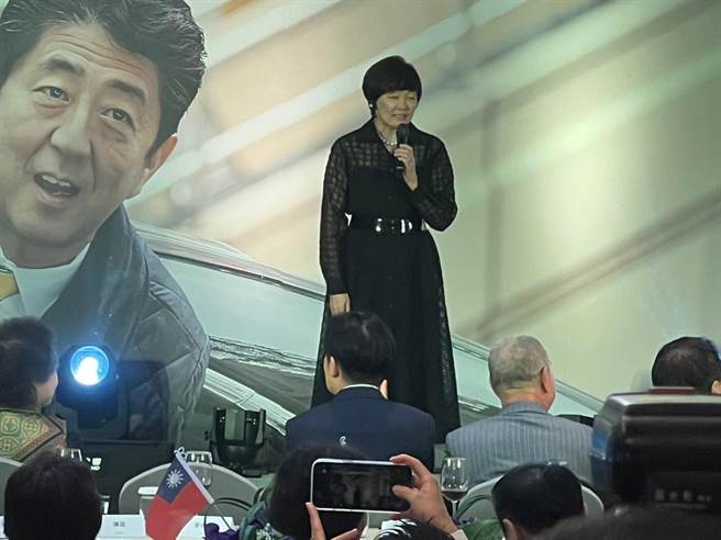 安倍晉三遺孀安倍昭惠上台致詞，感謝台灣社會的熱烈歡迎。（王揚傑攝）★《中時新聞網》關心您：飲酒過量，有礙健康。酒後不開車，安全有保障！
