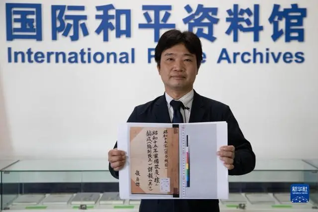 日本学者松野诚也在厚生劳动省移交给国立公文书馆保管的文件中，发现1940年的731部队职员表。(图／新华社） 