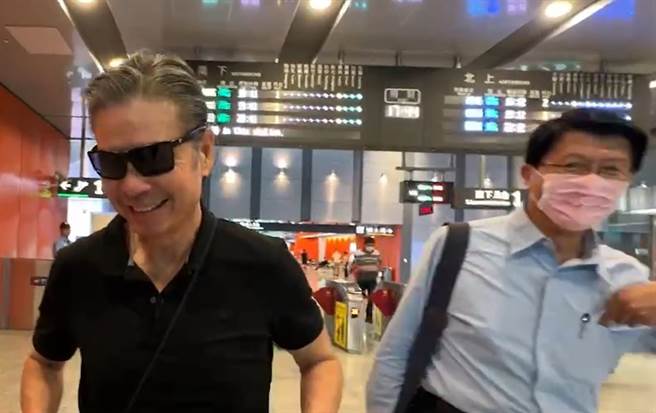 金溥聰（左）、謝龍介（右）至雲林縣拜會張榮味，政壇人士認為應是一場「暖身會」。（民眾提供／張朝欣雲林傳真）