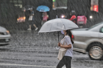 午後雨更大！大台北再炸雷雨彈 豪雨警戒區曝光