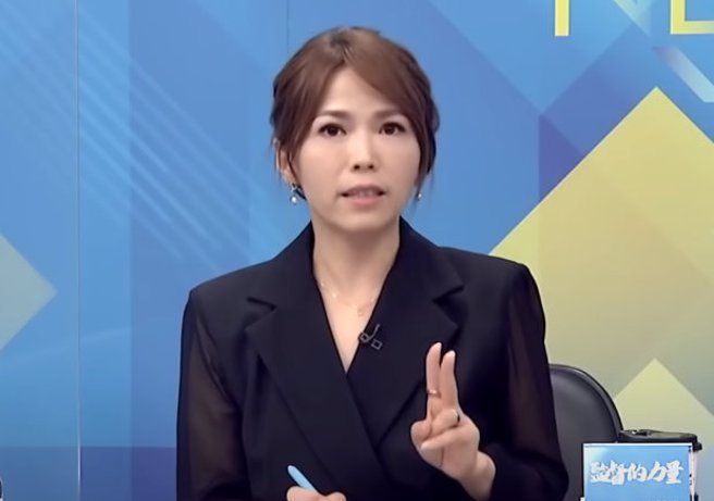 柯辦發言人陳智菡透露，在民眾黨的內部民調中，侯友宜落後柯文哲達12個百分點以上。（翻攝自中天《大新聞大爆卦》）