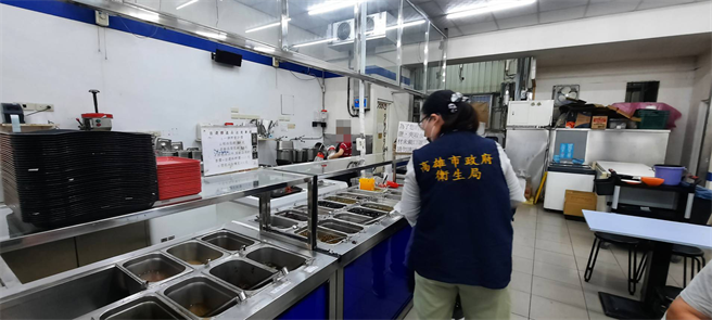 18日高雄市长陈其迈下令稽查高雄市内各冰品店。（高市卫生局提供／杨舒婷高雄传真）