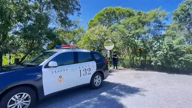 台东机场附近约有20支反光镜疑似遭空气枪破坏。（台东警分局提供／蔡旻妤台东传真）