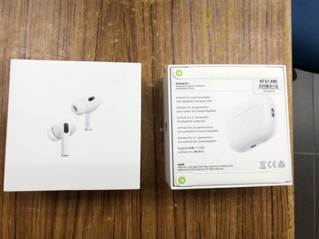 许发现耳机没有防盗设备一再下手。（警方提供）