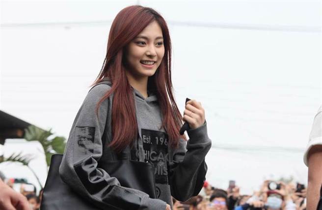 韩团TWICE台湾籍成员周子瑜外型亮丽，人气居高不下。（本报资料照片）