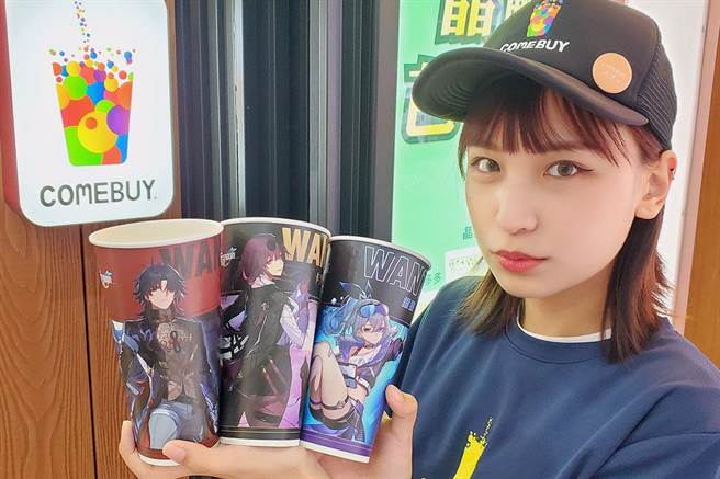 COMEBUY与《崩坏-星穹铁道》联名推出新品以及新杯身。（COMEBUY提供／朱世凯台北传真）