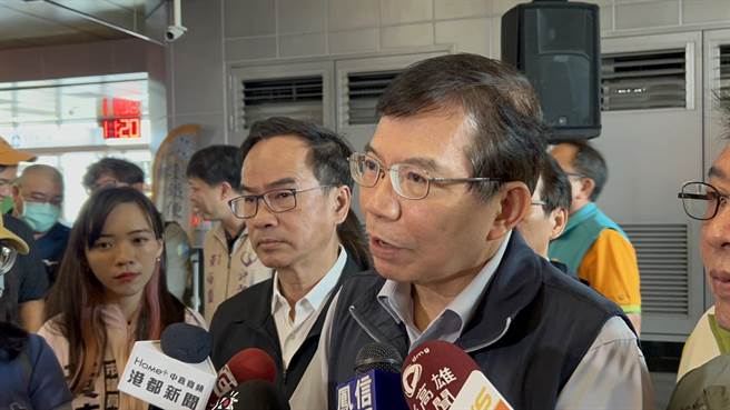 「行人零死亡推动联盟」将在8月20日于凯达格兰大道举办行人大游行。交通部长王国材回应，与民间团体立场一致，对于民间团体提出行人安全有好的建议，会虚心接受。（崔正纲摄）