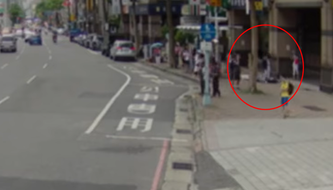 22歲女「遭冷氣機砸頭」慘死，親姊目睹跪地哭喊CPR。(翻攝畫面)