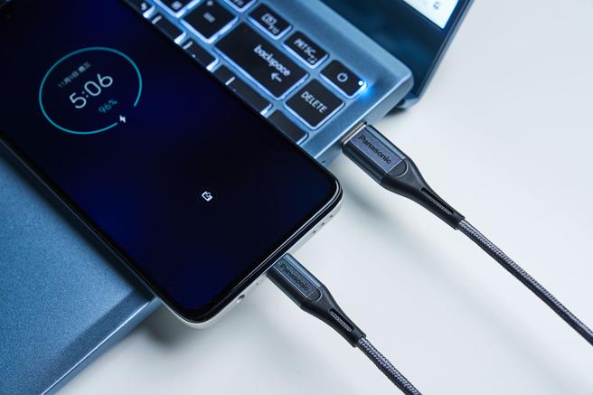 Panasonic充电传输线採用加粗铜芯线材，Type-C接口 5A电流，Lightning接口3A电流，大幅提升充电效率。（恒隆行提供／古明弘台北传真）
