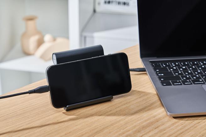 Panasonic充电传输线内建智能芯片，经VW-1阻燃测试验证，能够自动调节电流，有效防止过充、过压、过流和短路等问题。 （恒隆行提供／古明弘台北传真）