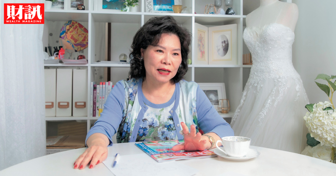 根据《财讯》报导，代理日本星野集团的汤桂祯撑过疫情，坚持信念不减薪裁员，如今终于迎来曙光。她说：「我很正面思考，因为我有一个自闭症的孩子，我唯有正面，他才会幸福。」(图/财讯提供)