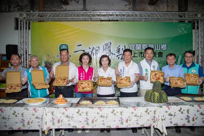 炎炎夏日又到了宜兰县员山乡二湖凤梨上市季节。（宜兰县政府提供／吴佩蓉宜兰传真）