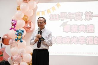 南華大學以奉茶感恩形式 舉辦中正大學員工幼兒園畢業典禮