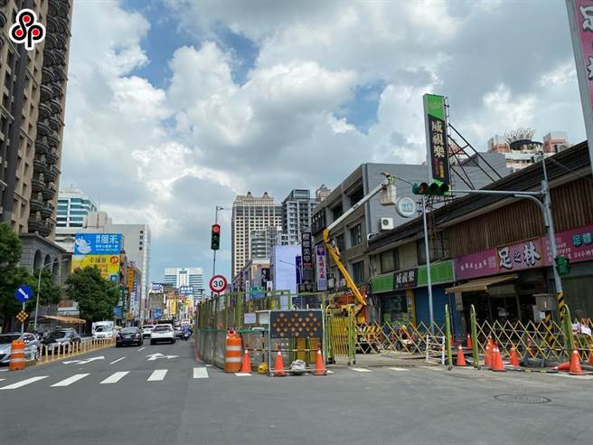 高空作業應要有防止物體飛落措施並固定構造物及其附屬設施。（報系資料照）