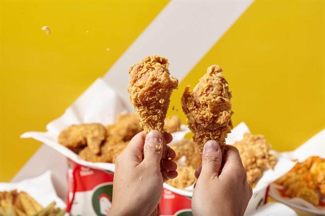 拿坡里炸鸡专卖店「鸡腿二重奏(6块)」特价71折只要319元，再送6只鸡翅。（ 三商餐饮提供／朱世凯台北传真）