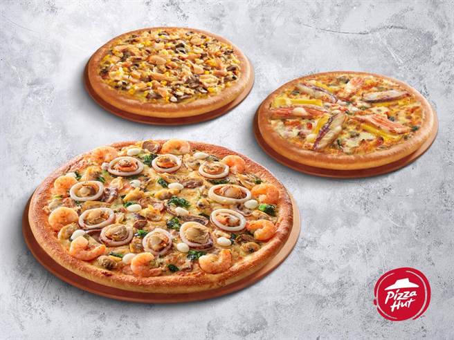 必胜客7月31日前推出9吋小比萨外送买一送一，并提供15款口味作选择。（必胜客提供／朱世凯台北传真）