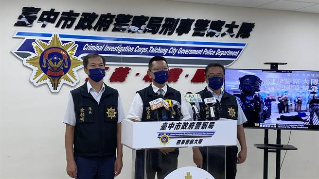 台中市警察局執行「全國同步掃黑暨打詐行動專案」，查獲治平目標6件46人、詐欺集團20件89人，查扣9槍枝、264顆子彈及一批各式毒品。（陳淑芬攝）