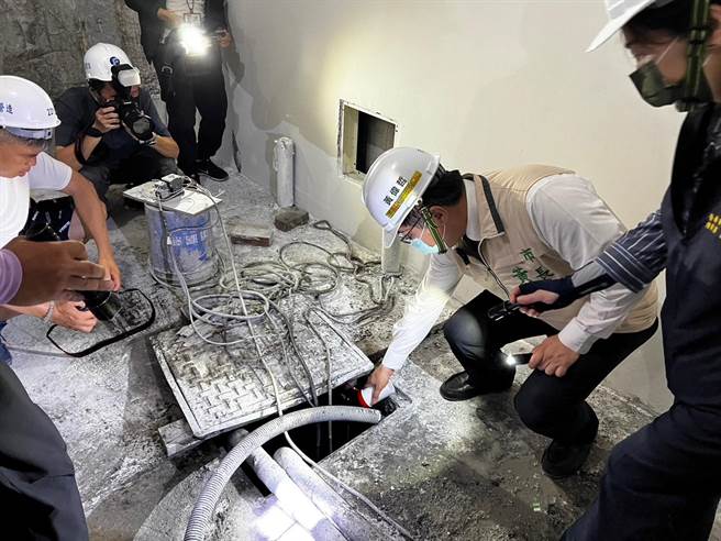 台南市长黄伟哲率联合稽查小组巡检建筑工地。(台南市政府提供／曹婷婷台南传真)