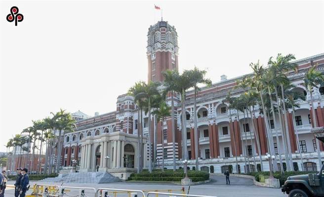 男子田山盛国今年5月认为总统府为垃圾场，要找垃圾场丢弃运动鞋为由，朝总统府投掷运动鞋一只（总统府，本报资料照片）